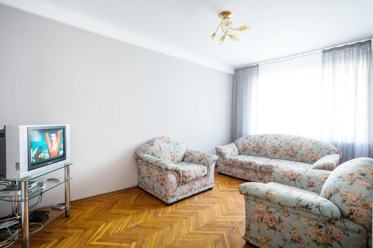 Apartment Near Metro Pecherskaya Киев Екстериор снимка